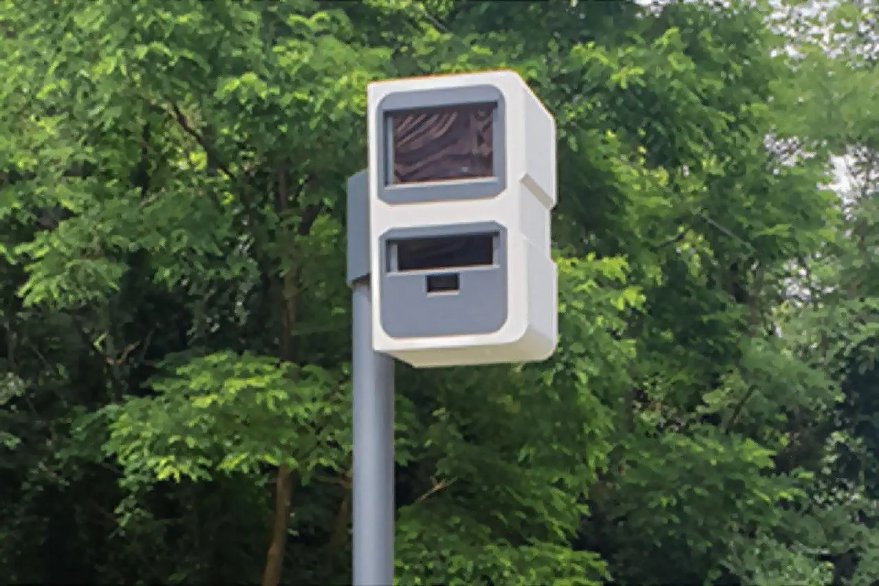 Radar urbain compact installé en zone 30